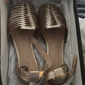 Wonderly Women's Gold Strappy Sandals